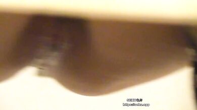 大神商场一路游走多个楼层全景偷拍多位美女的各种美鲍鱼~1